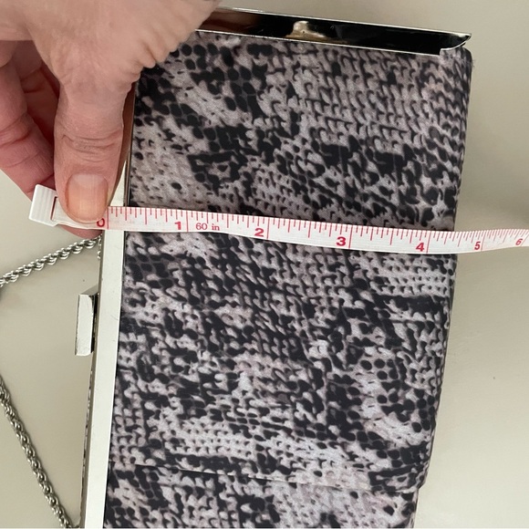Le Chateau Gray Silver snakeskin design Crossbody Bag or Clutch - Picture 9 of 9